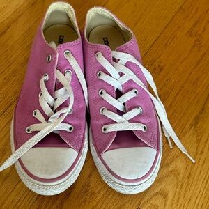 Converse All Star size youth 2, pinkish purple in color in great condition